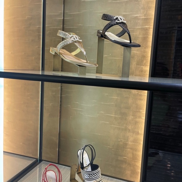 BNIB Authentic Chanel gold sequin thongs - Picture 3 of 8